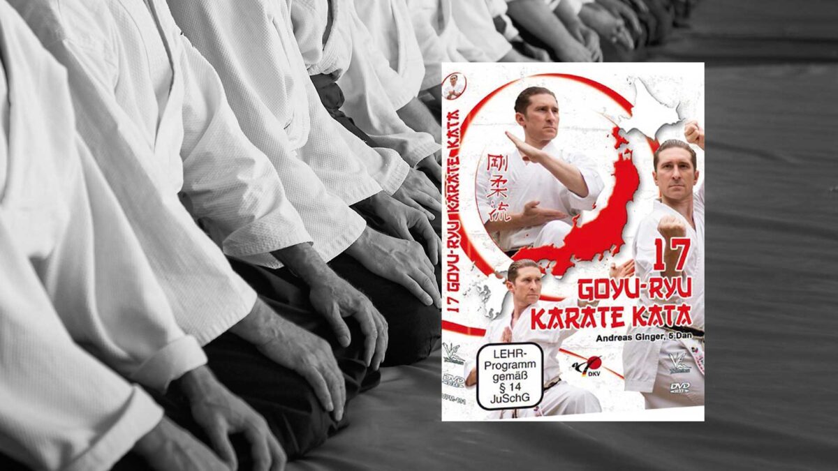 DVD Darstellung des Lehrmaterials Goyu-Ryu Karate Kata. Im Hintergrund ein schwarz-weiß-Bild einen Dojos